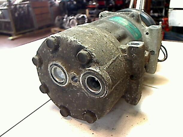 Foto: KOMPRESSOR KLIMAANLAGE eines Renault Laguna 1.8 16V