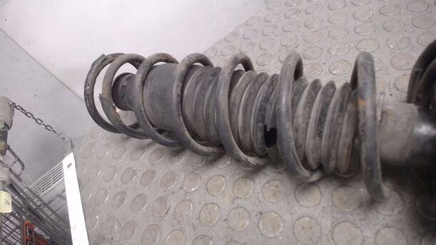 Foto: FEDERBEIN HINTEN LINKS eines Mazda 121 16V Canvas Top