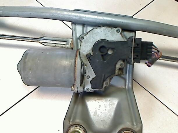 Foto: SCHEIBENWISCHERMOTOR VORN eines Mazda 121