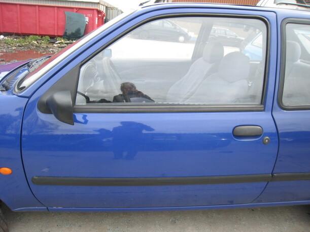 Foto: TÜR VORNE LINKS (2/3-Türer) eines Mazda 121