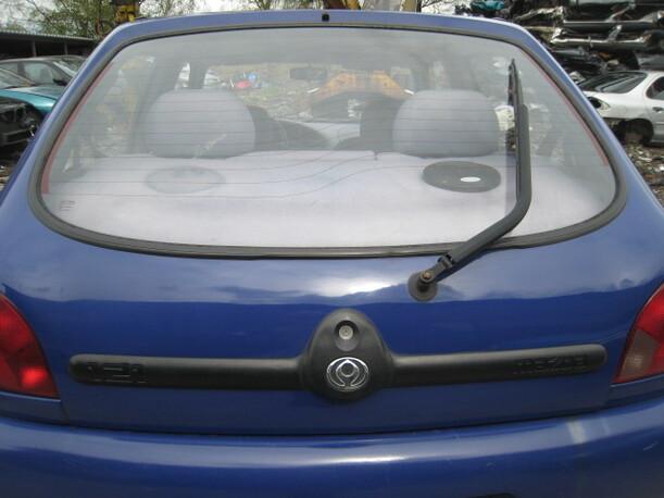 Foto: HECKKLAPPE / HECKDECKEL eines Mazda 121