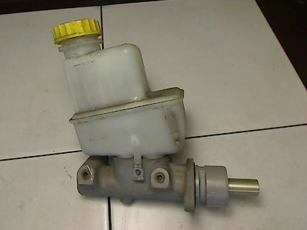 Foto: HAUPTBREMSZYLINDER eines Fiat Punto 1.2 16V