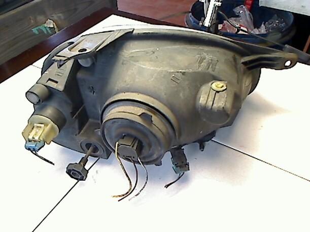 Foto: SCHEINWERFER LINKS eines Opel Corsa