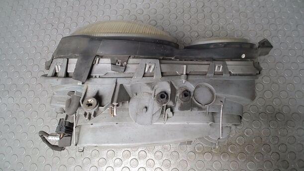 Foto: SCHEINWERFER LINKS eines Mercedes-Benz E 230