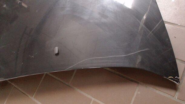 Foto: MOTORHAUBE eines Ford Fiesta