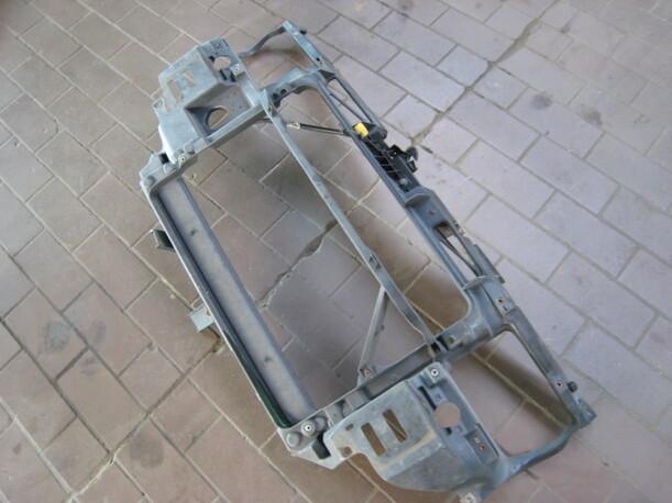 Foto: SCHLOSSTRÄGER eines Ford Galaxy
