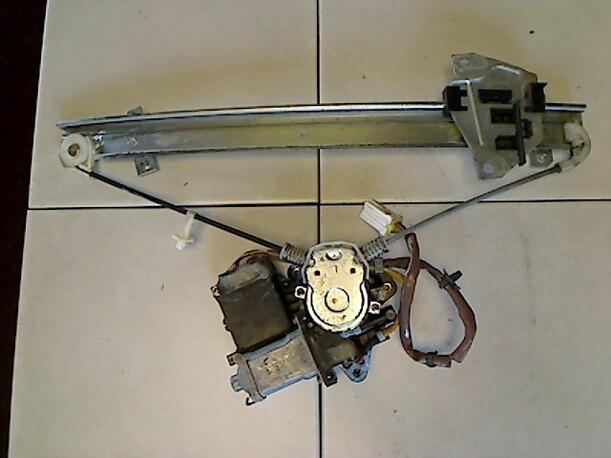 Foto: FENSTERHEBER HINTEN LINKS eines Mitsubishi Space Wagon GDI S