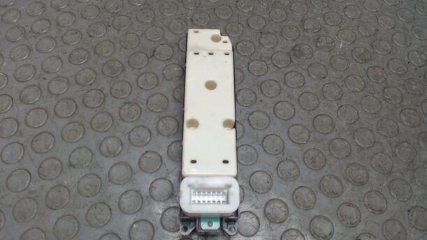 Foto: FENSTERHEBERSCHALTER eines Mitsubishi Space Wagon GDI S