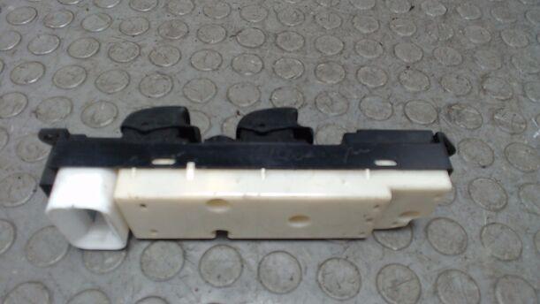 Foto: FENSTERHEBERSCHALTER eines Mitsubishi Space Wagon GDI S