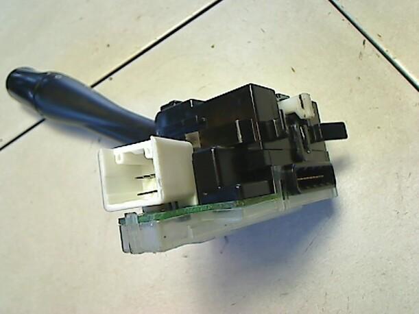 Foto: BLINKSCHALTER/KOMBISCHALTER L eines Mitsubishi Space Wagon GDI S