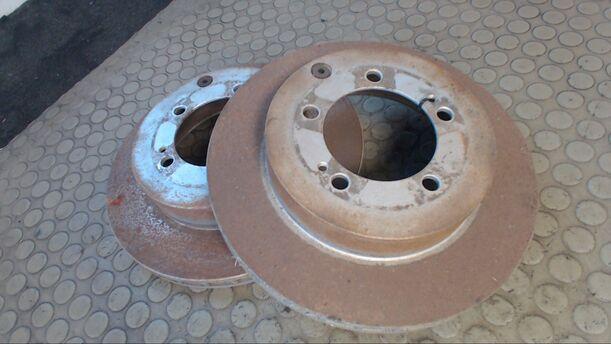 Foto: BREMSSCHEIBENPAAR HINTEN eines Mitsubishi Space Wagon GDI S