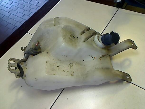 Foto: SCHEIBENWASCHBEHÄLTER MIT PUMPE eines Alfa Romeo 156 1.9 JTD S