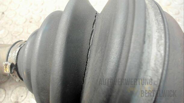 Foto: ANTRIEBSWELLE LINKS eines Alfa Romeo 156 1.9 JTD S