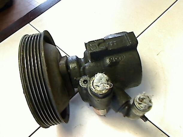 Foto: LENKGETRIEBEPUMPE eines Alfa Romeo 156 1.9 JTD S