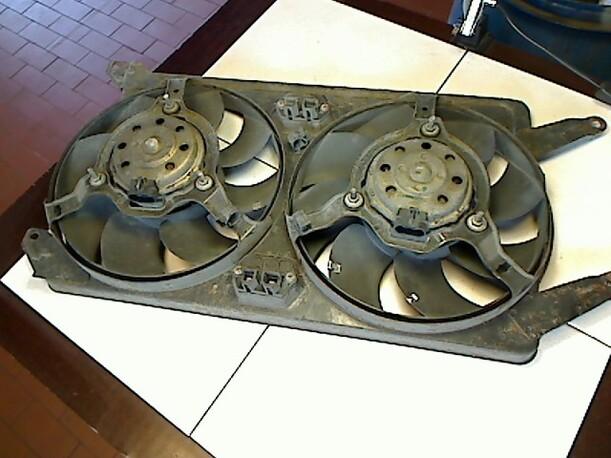 Foto: ELEKTROLÜFTER eines Alfa Romeo 156 1.9 JTD S