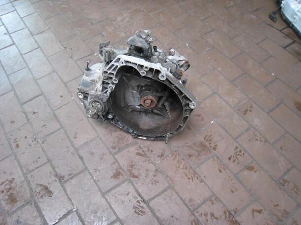 Foto: SCHALTGETRIEBE 5-GANG eines Alfa Romeo 156 1.9 JTD S