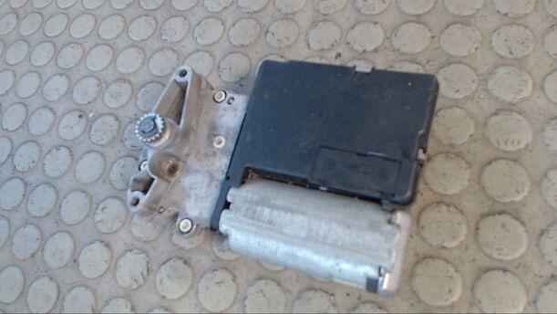 Foto: SCHIEBEDACHMOTOR eines Audi A4 1.6 GL