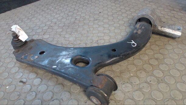 Foto: QUERLENKER VORN RECHTS eines Ford Fiesta 1.3 S