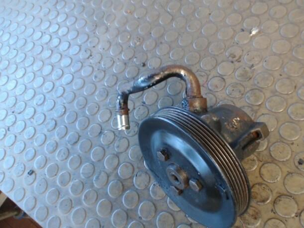 Foto: PUMPE SERVOLENKUNG eines Opel Vectra Top