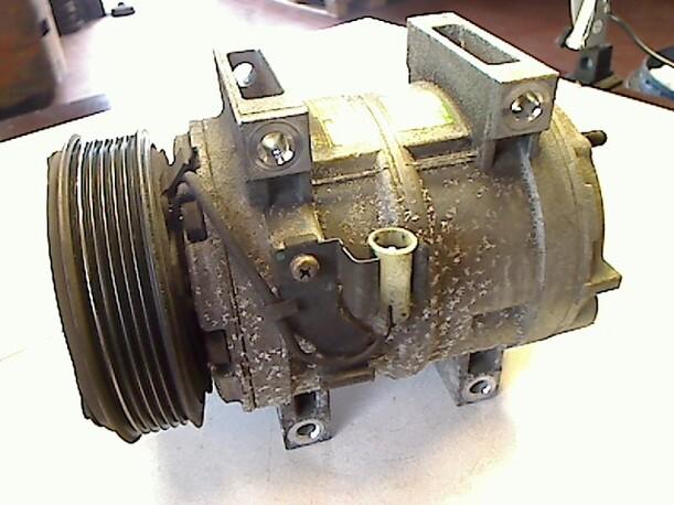 Foto: KOMPRESSOR KLIMAANLAGE eines Volvo V40 1.8