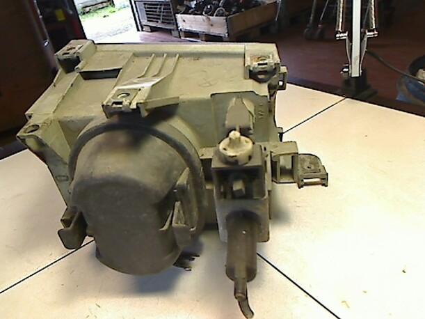Foto: SCHEINWERFER  RECHTS eines Renault Clio S