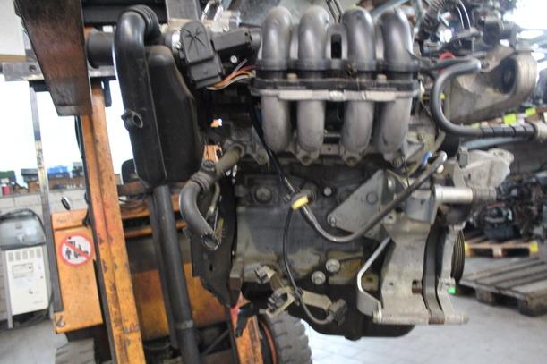 Foto: MOTOR 182B2000 eines Fiat Bravo 80 16V S