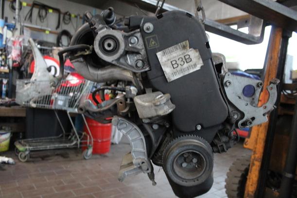Foto: MOTOR 182B2000 eines Fiat Bravo 80 16V S