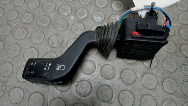 Foto: BLINKSCHALTER/KOMBISCHALTER eines Opel Vectra 2.0 Caravan S