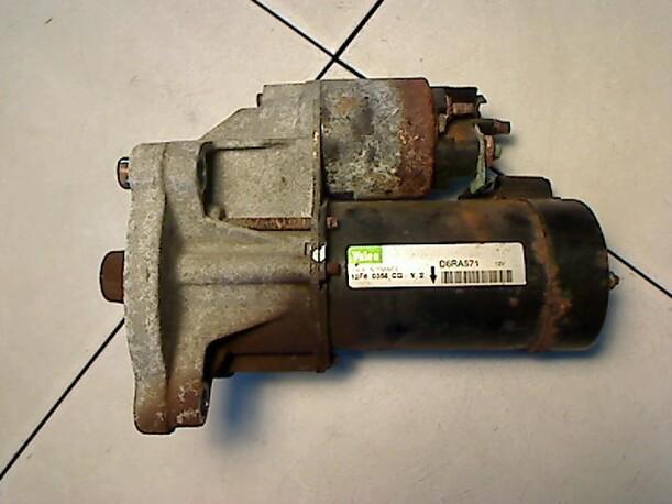 Foto: ANLASSER / STARTER VALEO eines Peugeot Partner Kombi 75