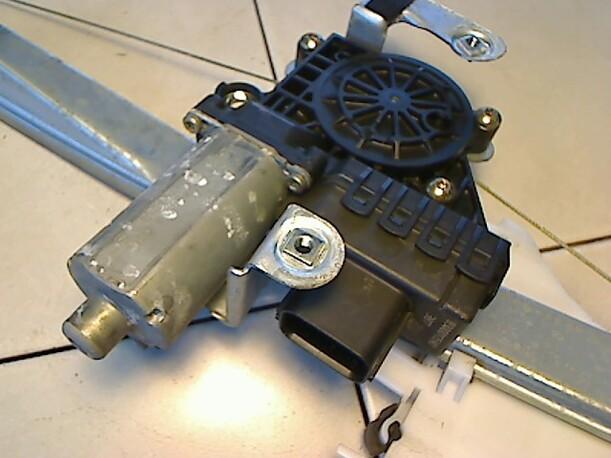 Foto: FENSTERHEBER ELEKTR.  HINTEN LINKS eines Ford Mondeo 2.0 Turnier TDCi S