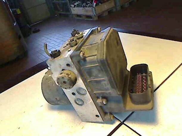 Foto: HAUPTBREMSAGGREGAT ABS eines Ford Mondeo 2.0 Turnier TDCi S