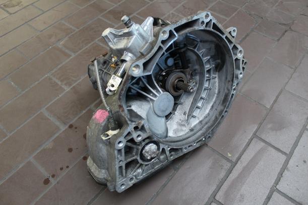 Foto: SCHALTGETRIEBE 5-GANG eines Opel Astra S