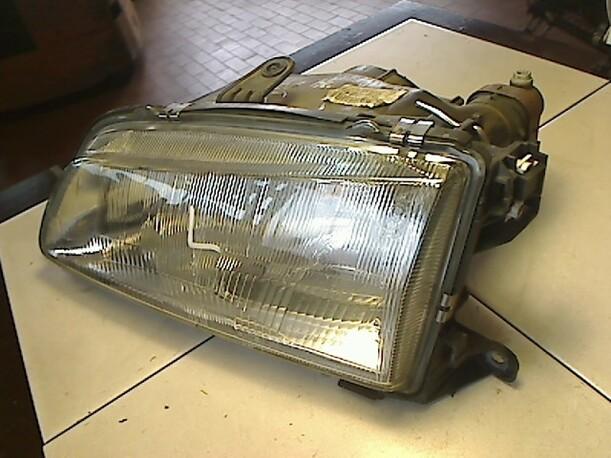 Foto: SCHEINWERFER KOMPLETT LINKS eines Peugeot 306 S