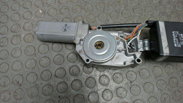 Foto: SCHIEBEDACHMOTOR eines Subaru Outback H6-3.0