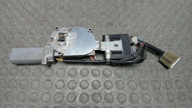 Foto: SCHIEBEDACHMOTOR eines Subaru Outback H6-3.0