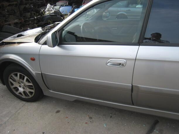 Foto: TÜR VORNE LINKS eines Subaru Outback H6-3.0 S