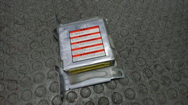 Foto: AIRBAGSTEUERGERÄT eines Subaru Outback H6-3.0