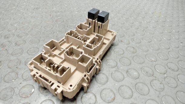 Foto: SICHERUNGSKASTEN eines Subaru Outback H6-3.0