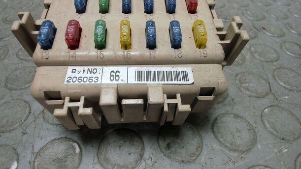 Foto: SICHERUNGSKASTEN eines Subaru Outback H6-3.0