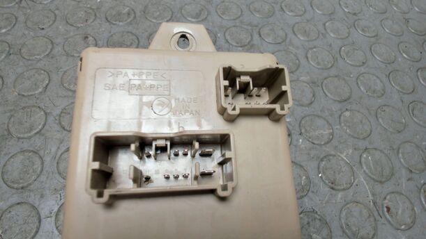 Foto: SICHERUNGSKASTEN eines Subaru Outback H6-3.0
