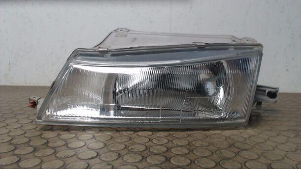 Foto: SCHEINWERFER LINKS eines Daewoo Nexia 1.5 S