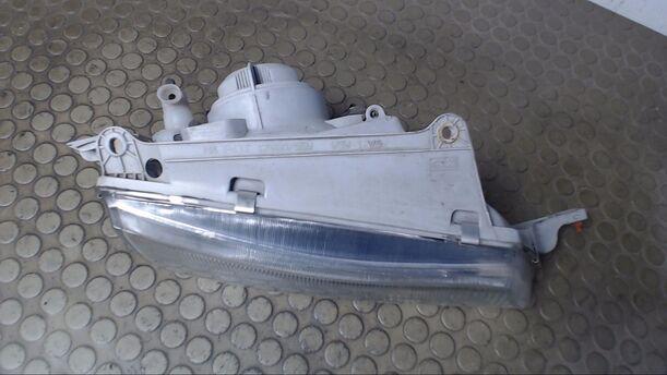 Foto: SCHEINWERFER RECHTS eines Daewoo Nexia 1.5 S
