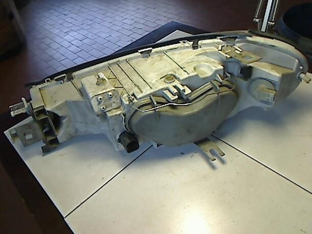 Foto: SCHEINWERFER RECHTS eines Ford Mondeo 16V S