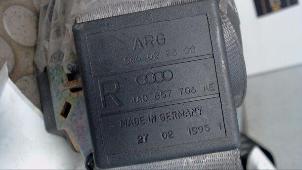 Foto: GURTSTRAFFER / SICHERHEITSGURT VORN RECHTS eines Audi A6 2.6 S