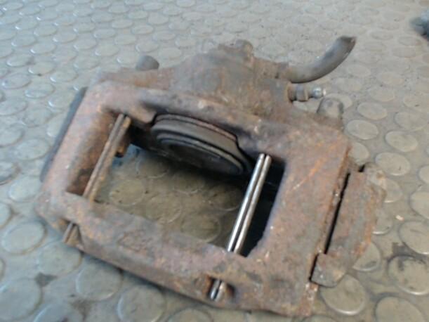 Foto: BREMSSATTEL VORN LINKS eines Opel Vectra GL