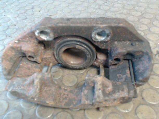 Foto: BREMSSATTEL VORN LINKS eines Opel Vectra GL