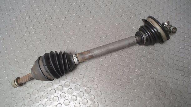 Foto: ANTRIEBSWELLE LINKS eines Renault R 21 Nevada 1.8 S