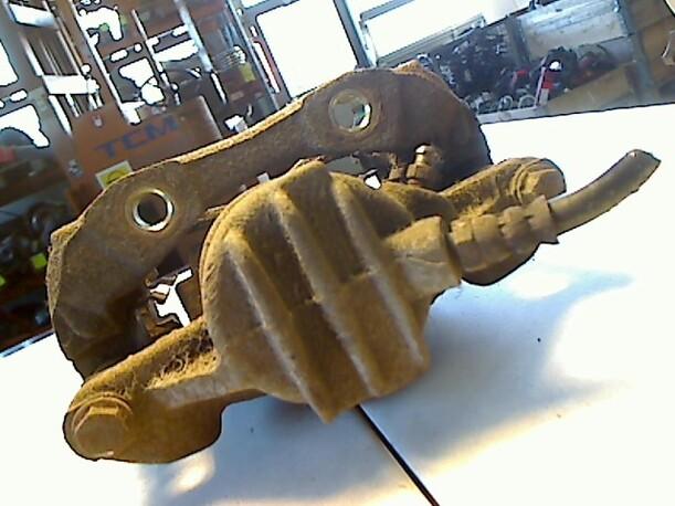 Foto: BREMSSATTEL VORN LINKS eines Citroen Xsara Coupe 1.9 D