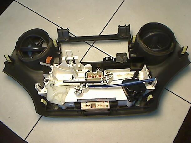 Foto: HEIZUNGSBETÄTIGUNG eines Toyota Yaris 1.0