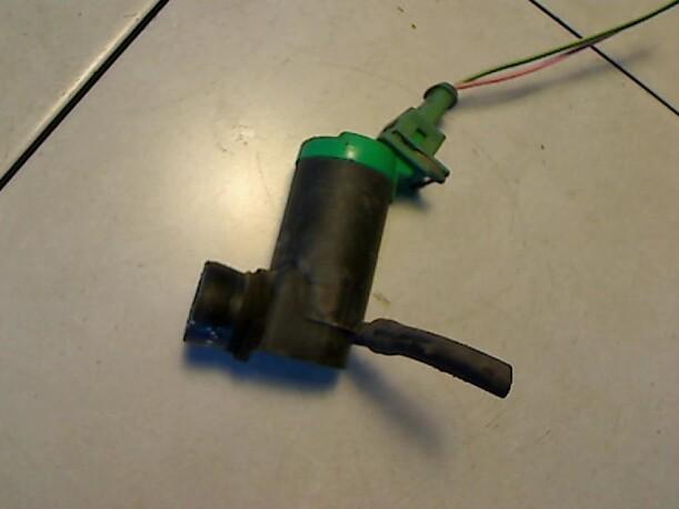 Foto: SCHEIBENWASCHPUMPE eines Fiat Scudo 222.254.0 S